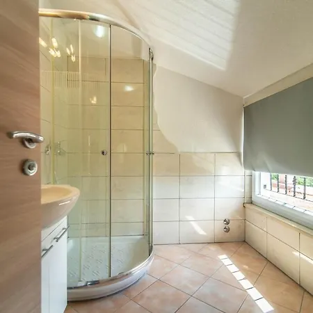 Roza By Kompas Vošteni