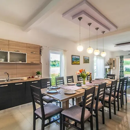 Roza By Kompas Vošteni